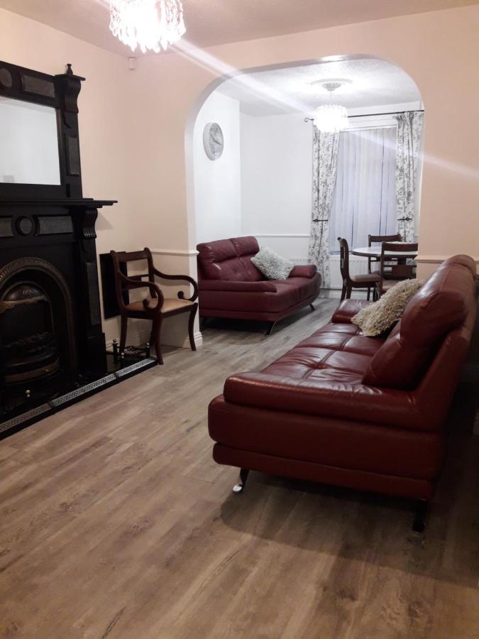 Cosy @ Coleraine Beside Train+Bus Station Apartment ภายนอก รูปภาพ