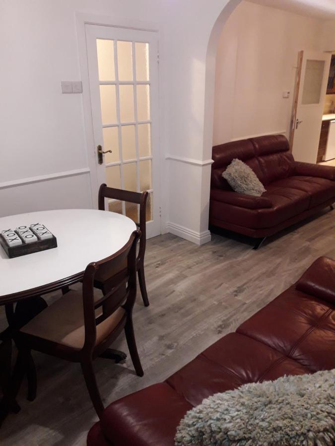 Cosy @ Coleraine Beside Train+Bus Station Apartment ภายนอก รูปภาพ